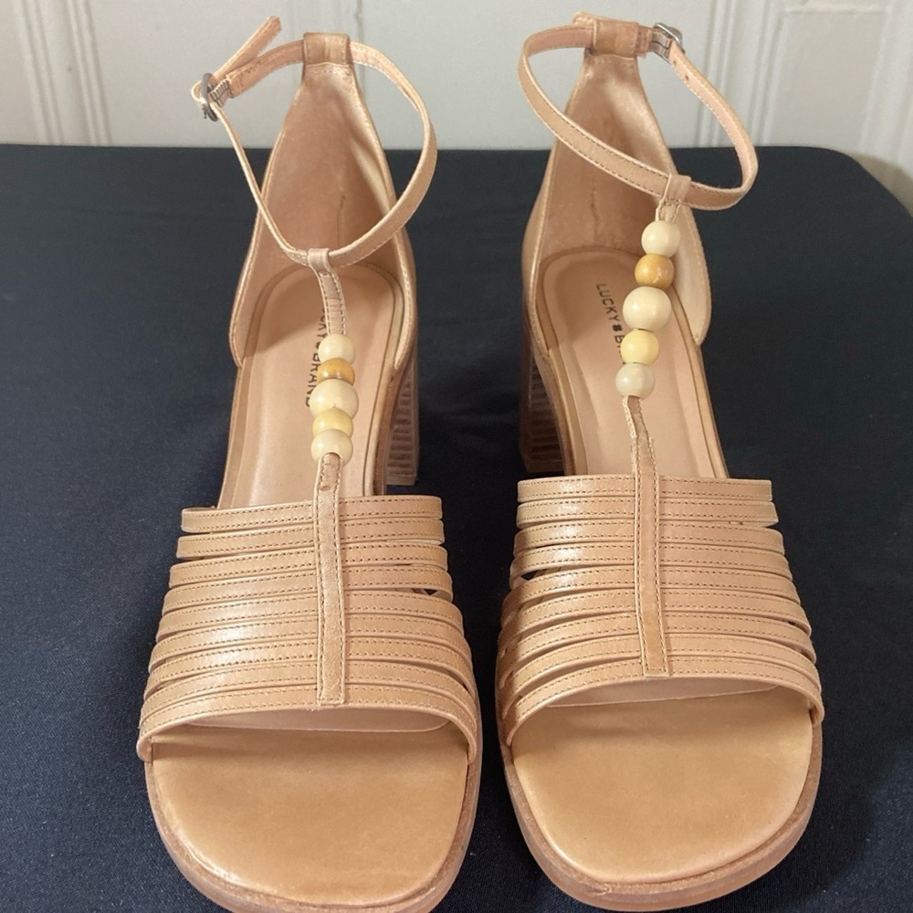 Lucky Brand Sylvesha Beige/Natural Beaded T-Strap Block Heel Sandal Size 9M